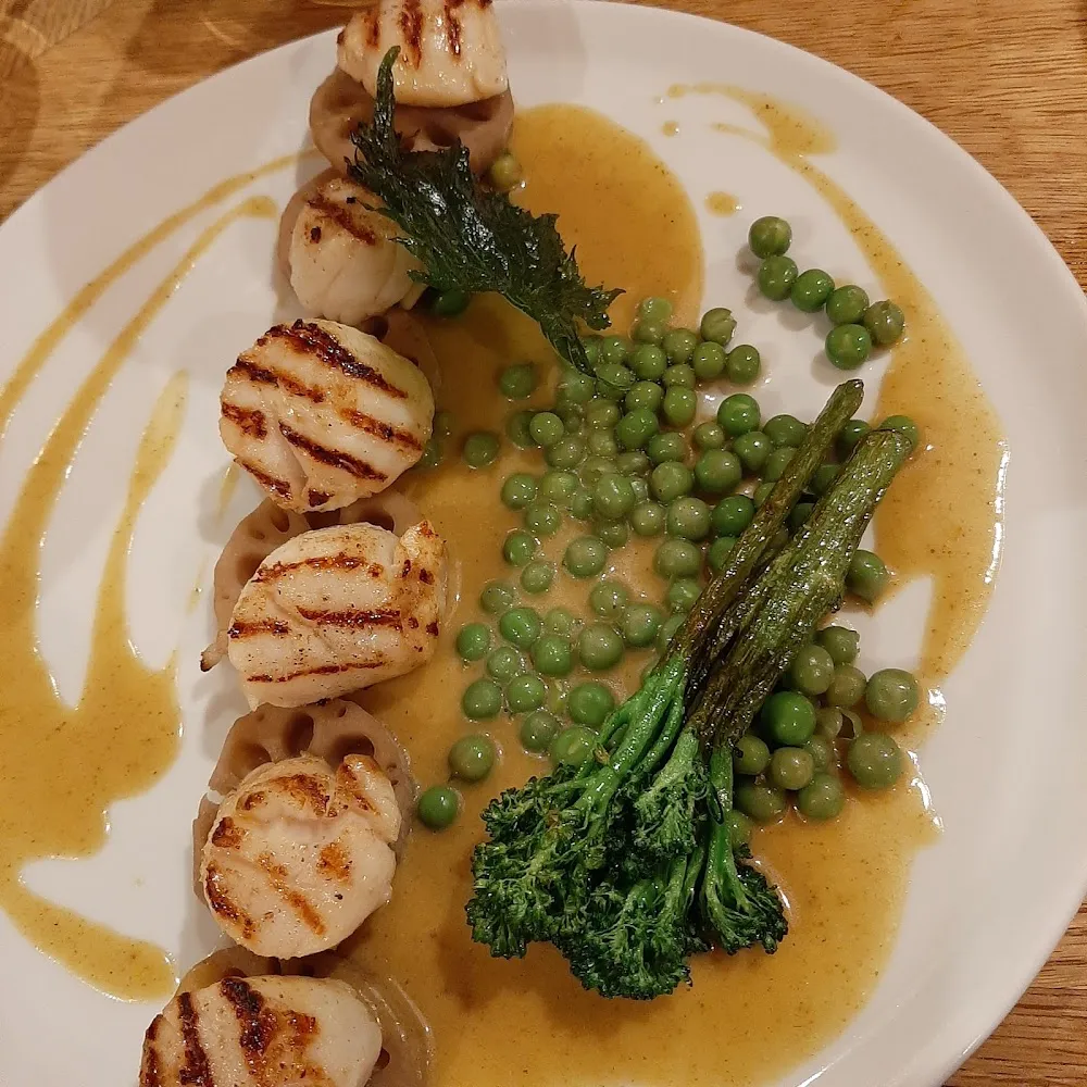 Saint Jacques Grillées Sur Racine de Lotus